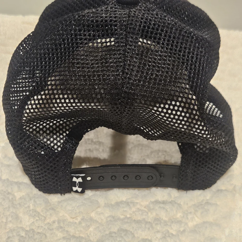 Under Armour Pro Fit Black MeshBack Adjustable Cap Sunset Gradient Logo One Size